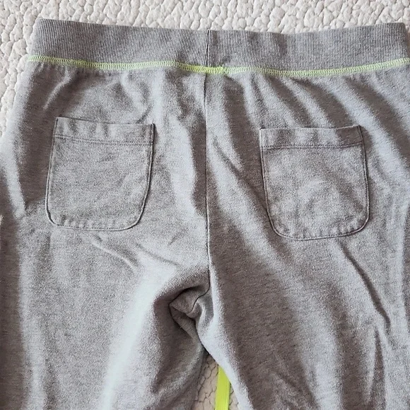 Victoria's Secret Pink vneck heart logo top top and cropped joggers loun… - Picture 10 of 11